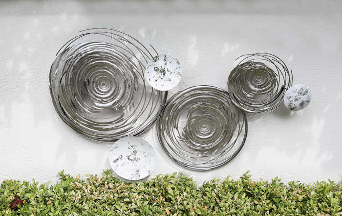 Decoratiune de perete Circles, metal, alb argintiu, 6x94x56 cm