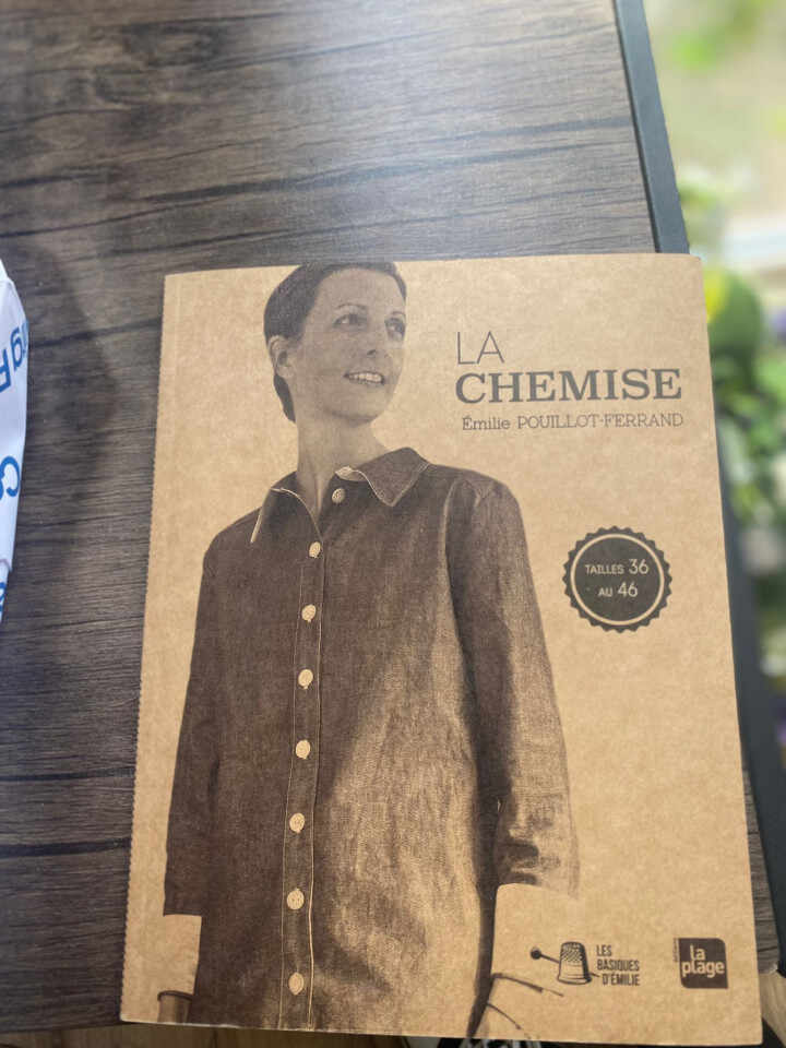 Carte in Limba Franceza: La chemise de Emille Pouillot-Ferrand